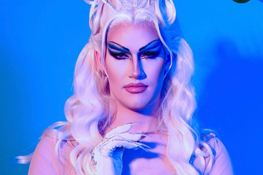 Promotional poster for Pink Paradise drag event at Prosecco Bar in Munich featuring a drag performer with blonde hair.