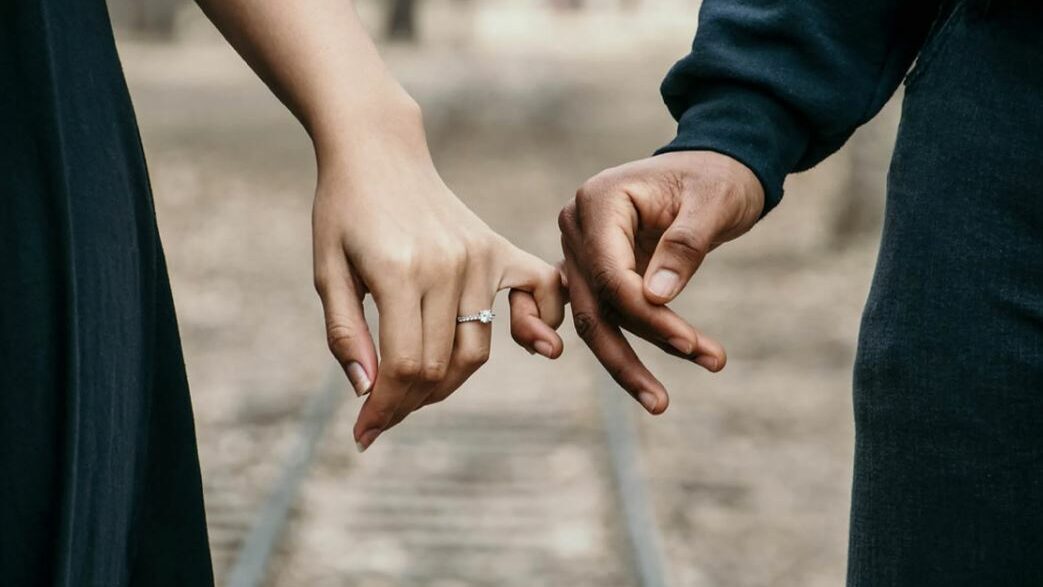 hands couple