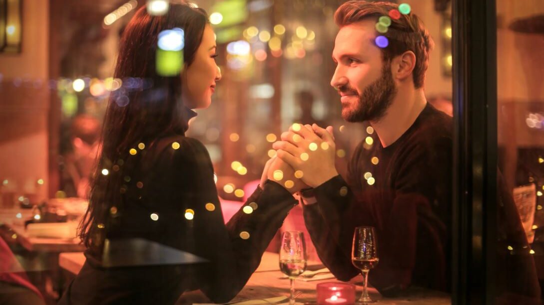couple in a restaurant