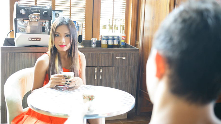 une shemale qui rencontre un homme